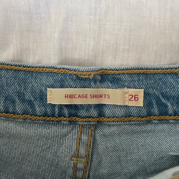 Levi’s | Premium Ribcage Short - Picture 5 of 9